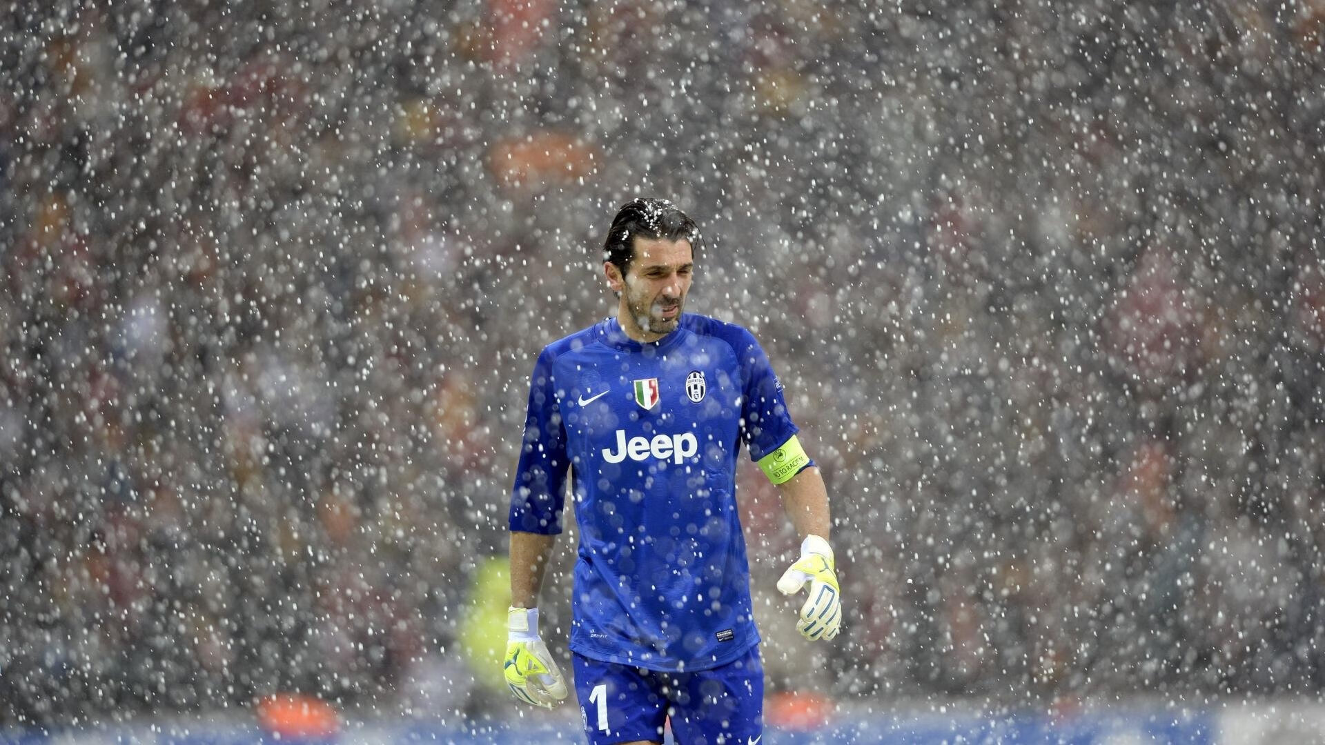 _场馆内外:运动员的日常训练与休闲时刻_,运动员训练场景